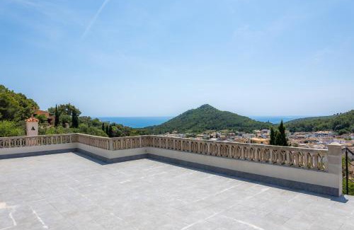 Capdepera House | Elegant Sestel: Family-Friendly Stay with Pool Access
