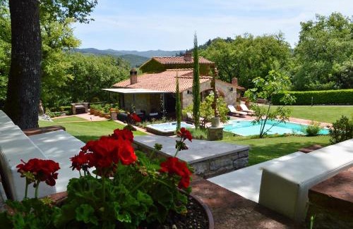 Gaiole in Chianti Villa | Discover Sestuccia: 4-Star Haven with Pool & Hot Tub