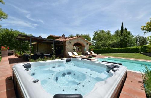 Gaiole in Chianti Villa | Discover Sestuccia: 4-Star Haven with Pool & Hot Tub