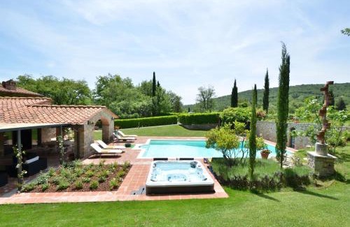Gaiole in Chianti Villa | Discover Sestuccia: 4-Star Haven with Pool & Hot Tub