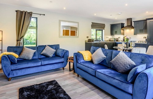 Tirabad Cottage | Cozy Lodges with Spa & Hot Tub in Serene Rural Retreat