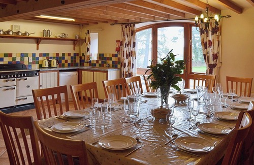 Denstone Cottage | Experience Idyllic Retreats with Private Garden Access