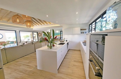 Saint-Francois House | Charming 10-Bedroom Villas with Pool and Spa Amenities