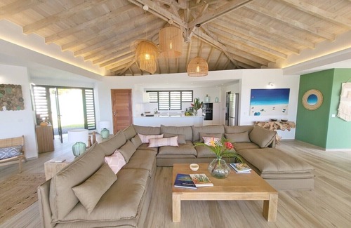 Saint-Francois House | Charming 10-Bedroom Villas with Pool and Spa Amenities