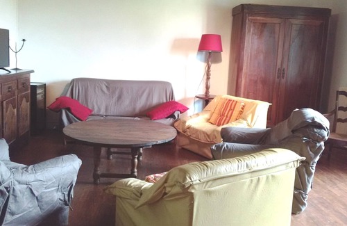 Prayssac House | Perfect Cottages with Shared Pool for Group Retreats