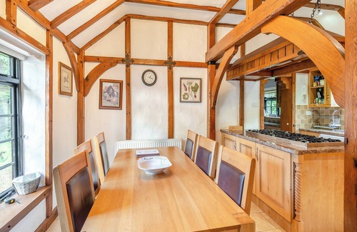 Brentwood Cottage | Idyllic Retreat with Scenic Lakes and Roaming Deer