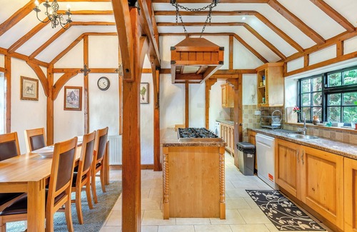 Brentwood Cottage | Idyllic Retreat with Scenic Lakes and Roaming Deer