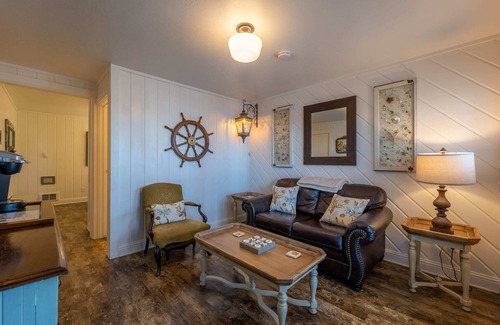 Bandon Condo | Oceanfront Set Sail Suite at Bandon Marina Inn