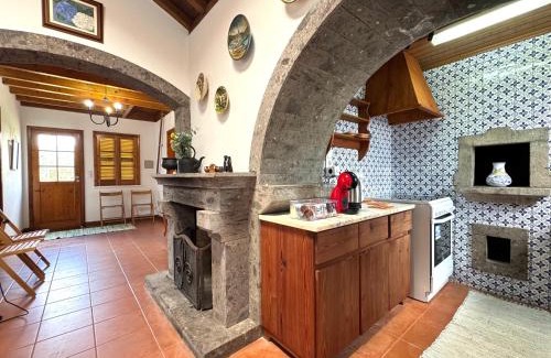 Sete Cidades House | Family-Friendly Retreat at Sete Cidades House Awaits!
