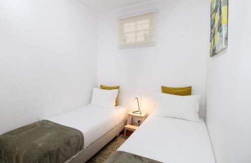 Sete Rios Apartment | Enjoy Sete Rios Near Zoo Lisboa with Free Wifi & Dining