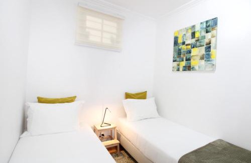 Sete Rios Apartment | Enjoy Sete Rios Near Zoo Lisboa with Free Wifi & Dining