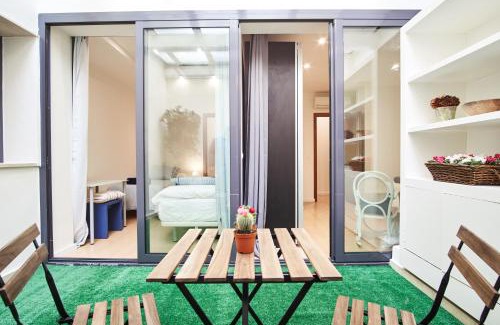 Los Remedios Apartment | Elegant Setefilla Deluxe Suite: Family-Friendly Retreat