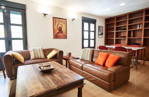 Los Remedios Apartment | Elegant Setefilla Deluxe Suite: Family-Friendly Retreat