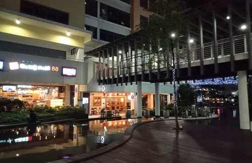 Puchong Apartment | Experience Setiawalk: Family-Friendly with Pool Access