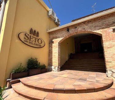 Motilla del Palancar Hotel | Pet-Friendly Seto del Palancar with Breakfast Included!