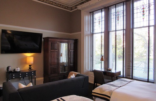 East End House | Highly Rated Seton Guest House with Pool & Breakfast