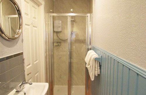 East End House | Highly Rated Seton Guest House with Pool & Breakfast