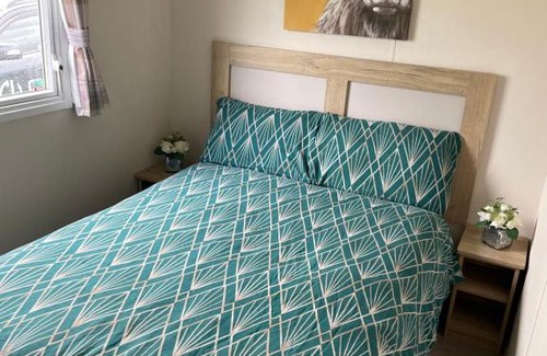Prestonpans House | Inviting Seton Sands Holiday Home with Ocean Views & Pool