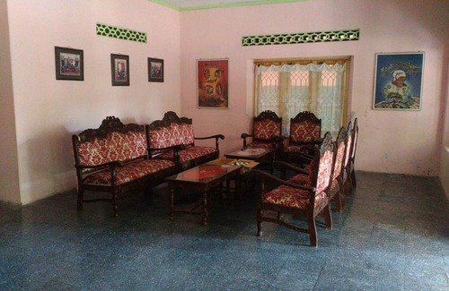 Srimulyo Bed & Breakfast | Budget-Friendly Setro Kariyo Homestay with Breakfast & Kitchen