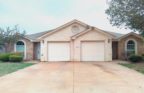 Killeen Apartment | Experience Vibrant Atmosphere: Pet & Child Friendly Retreat