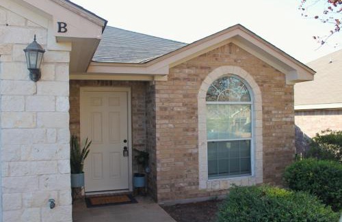 Killeen Apartment | Experience Vibrant Atmosphere: Pet & Child Friendly Retreat