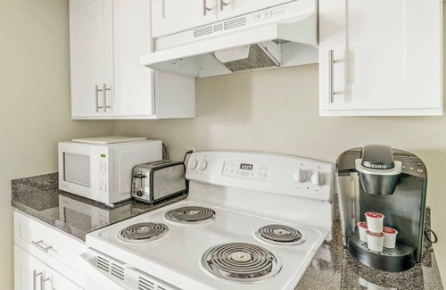 Southbelt/Ellington Apartment | SettlersRanch 1BD 2 - One Bedroom Apartment, Sleeps 2
