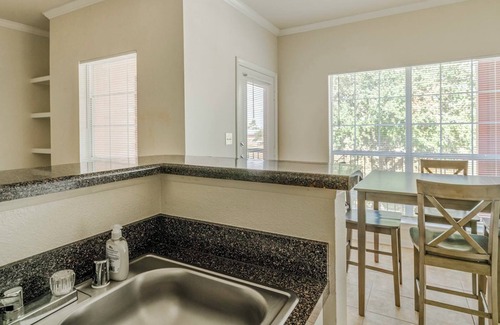 Southbelt/Ellington Apartment | SettlersRanch 1BD 5 - One Bedroom Apartment, Sleeps 2