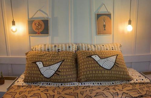 Apiai House | Pet-Friendly Retreat: Casa Charmosa with Spa & Family Fun