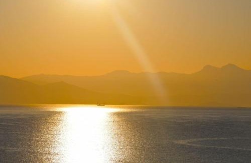 Rafina-Pikermi Apartment | Pet-Friendly Retreat at Sevasti Rafina with 9/10 Rating