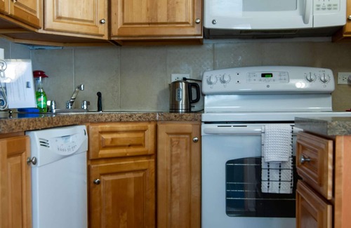 Warwick Apartment | Cozy Studio Retreat at Seven Arches in Warwick