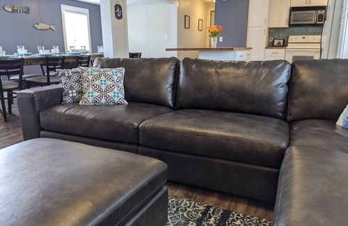 Davenport House | Renovated Seven Bays Lake Place: Top-Rated Getaway