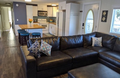 Davenport House | Renovated Seven Bays Lake Place: Top-Rated Getaway