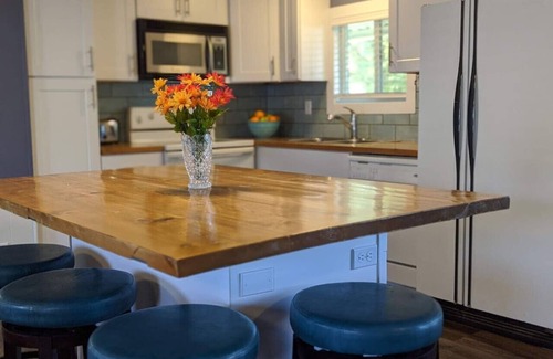 Davenport House | Renovated Seven Bays Lake Place: Top-Rated Getaway