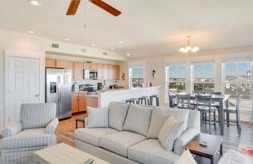 Kill Devil Hills Condo | Oceanfront Seven Cs 402 Condo with Community Pool & Spa