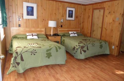 Lake George Cabin | Family-Friendly Seven Dwarfs Motel & Cabins with Pool