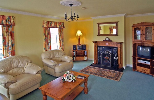 Butlerstown Other | Seven Heads View - Three Bedroom House, Sleeps 6