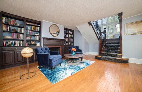 Lenox Hotel | Discover Comfort at Seven Hills Inn - Pet Friendly Retreat