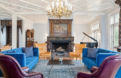 Lenox Hotel | Discover Comfort at Seven Hills Inn - Pet Friendly Retreat