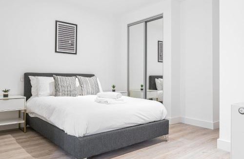 Barnt Green Apartment | Convenient Seven Living Residences Solihull near NEC & BHX