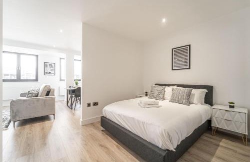 Barnt Green Apartment | Convenient Seven Living Residences Solihull near NEC & BHX
