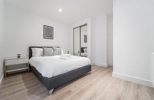 Barnt Green Apartment | Convenient Seven Living Residences Solihull near NEC & BHX