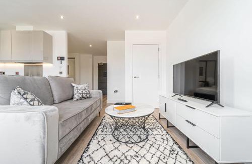 Barnt Green Apartment | Convenient Seven Living Residences Solihull near NEC & BHX