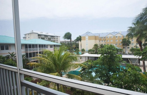 Seven Mile Beach Condo | Explore Seven Mile Beach Resort & Club: Family-Friendly Escape