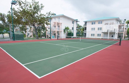 Seven Mile Beach Condo | Explore Seven Mile Beach Resort & Club: Family-Friendly Escape