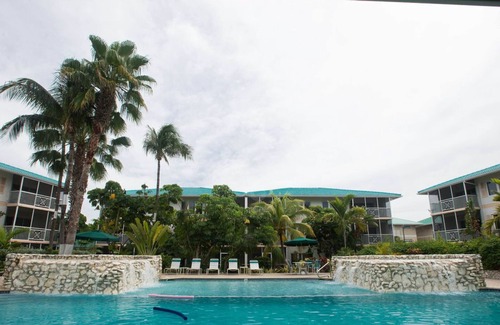 Seven Mile Beach Condo | Explore Seven Mile Beach Resort & Club: Family-Friendly Escape