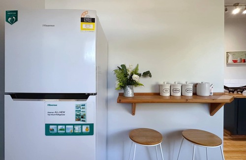 Seven Mile Beach Apartment | Seven Mile Escape House A - Close to Airport