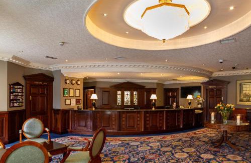 Carlow Hotel | Relax at Seven Oaks Hotel: 4-Star Comfort with Pool Access