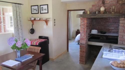 Wolseley House | Delightful Seven Oaks Vineyard Cottages with Ocean View