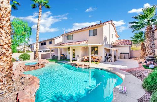 Henderson House | Stunning Seven Palms: 4-Star Oceanfront Paradise Awaits