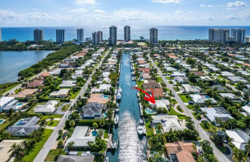 Singer Island Villa | Experience Seven Palms Waterfront with Pool & Dock Access